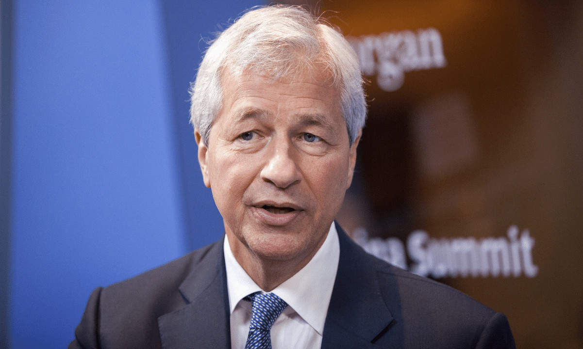Investors Piled Up BTC in March as Jamie Dimon Fretted Over 'Unprecedented' Risks in 2022