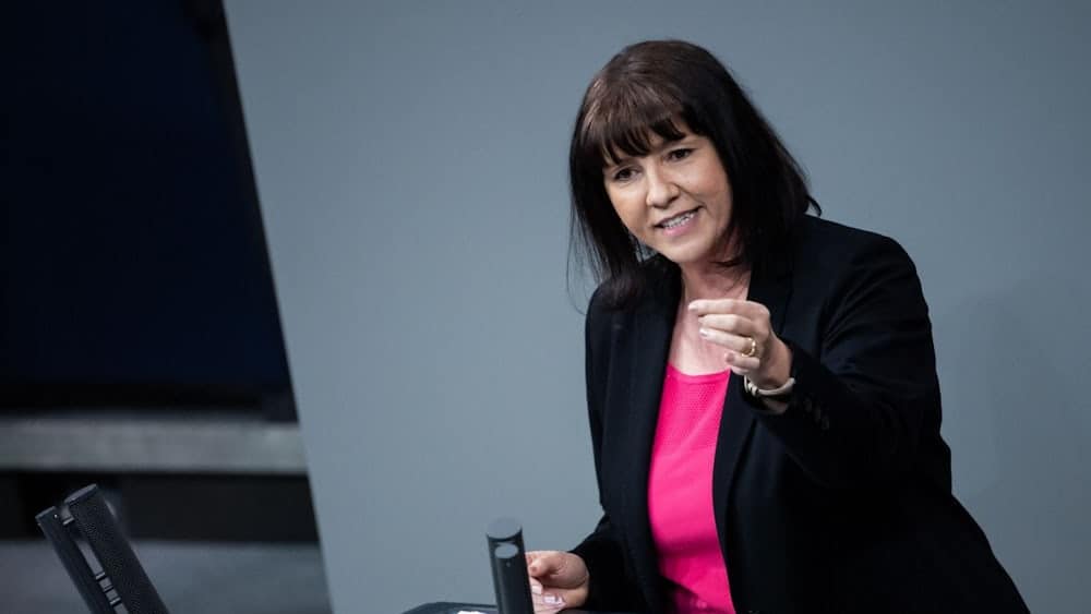 German MP Criticizes Government's Approach of Selling Bitcoin